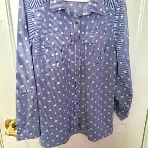 💙Notations L Blue and white dots Blouse